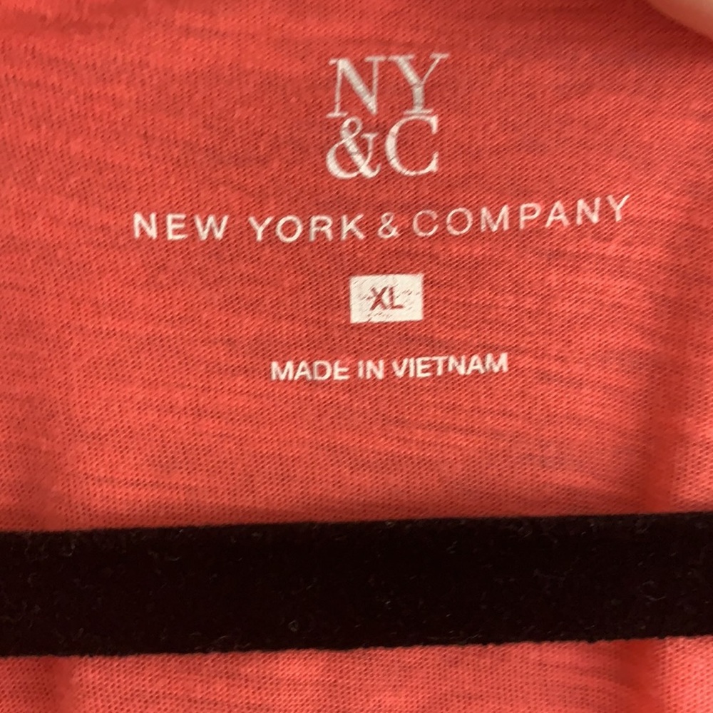 Simple Tee - Picture 2 of 2
